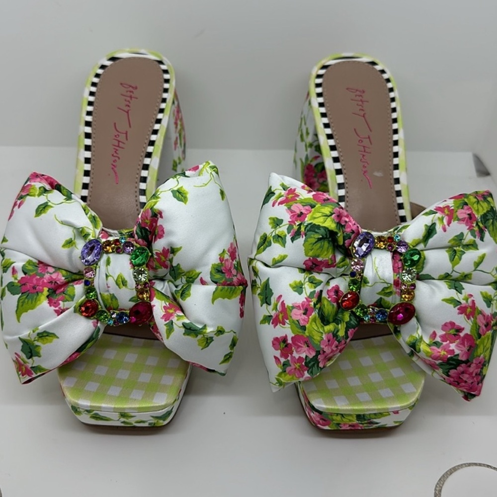 Betsey Johnson Possie Floral Print Sandals - Picture 1 of 4